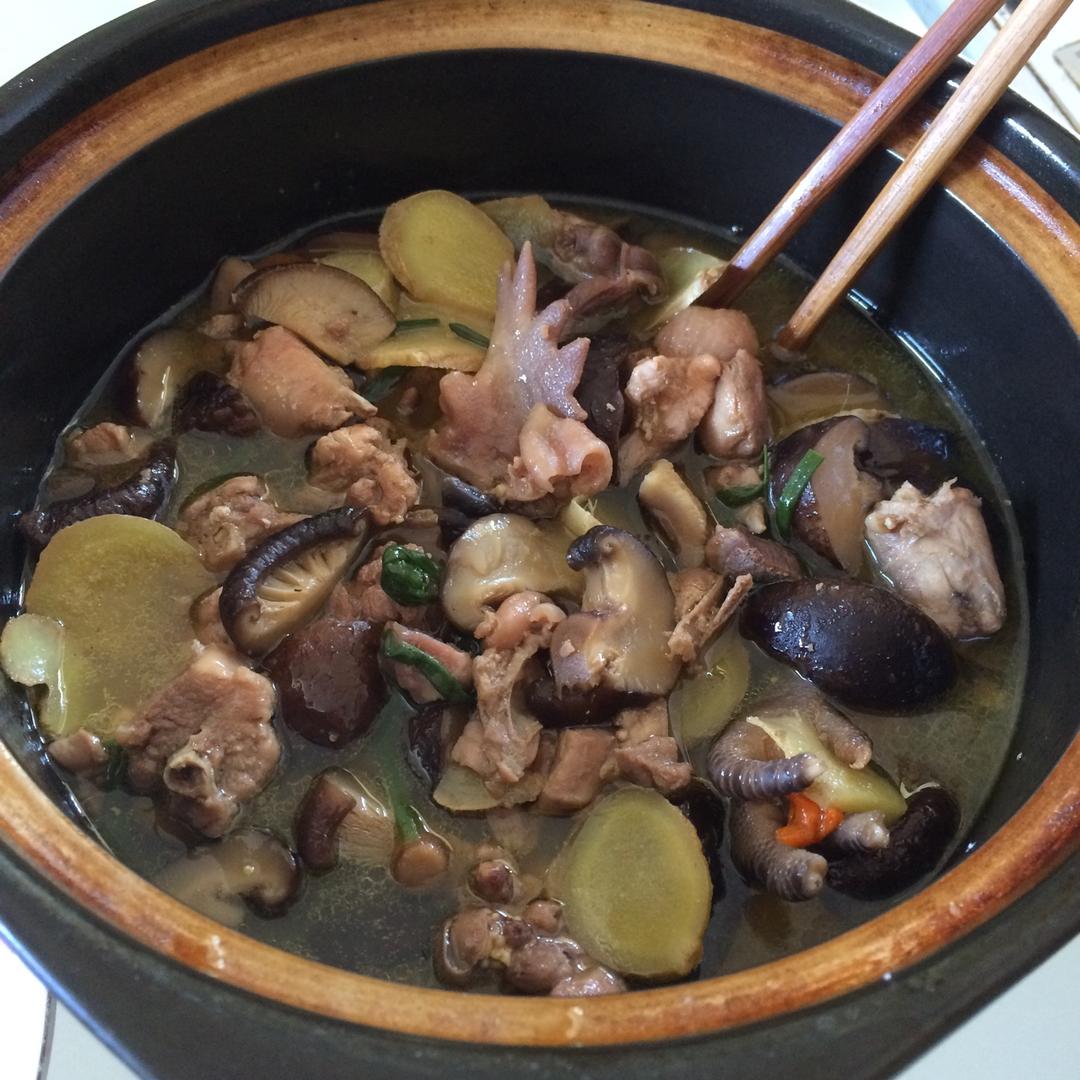 香菇炖鸡汤