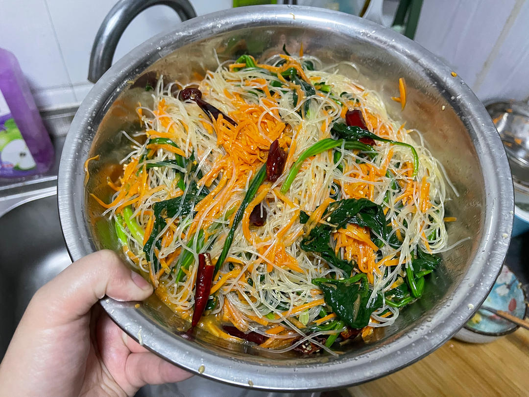 开胃爽口又营养的菠菜拌粉丝