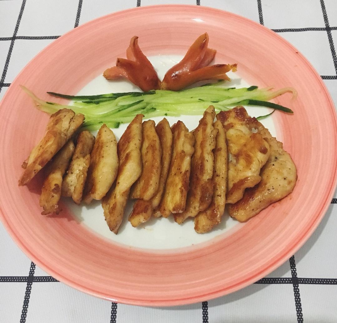 健身厨男版：香煎滑嫩鸡胸肉，全网最流行的鸡胸吃法！