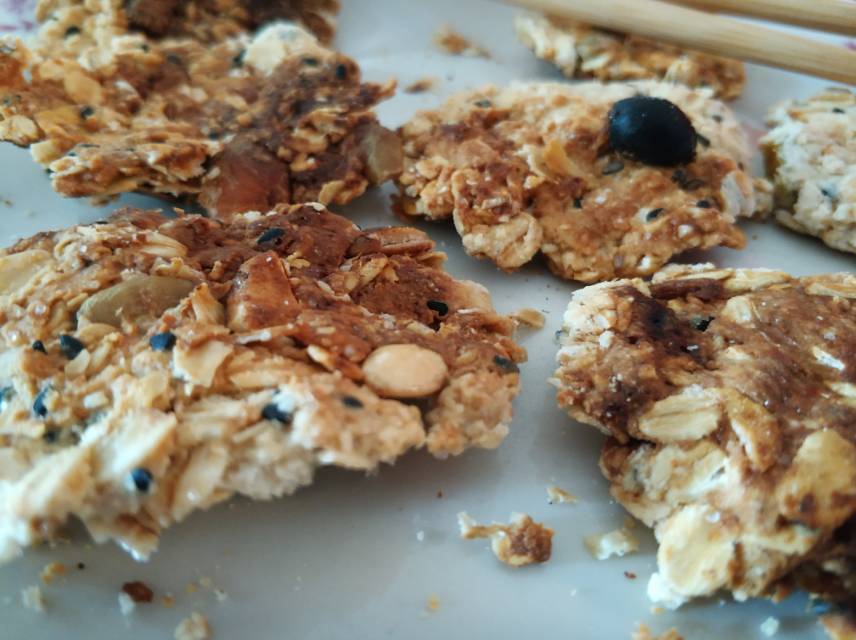 素食:有机燕麦芝麻大饼干