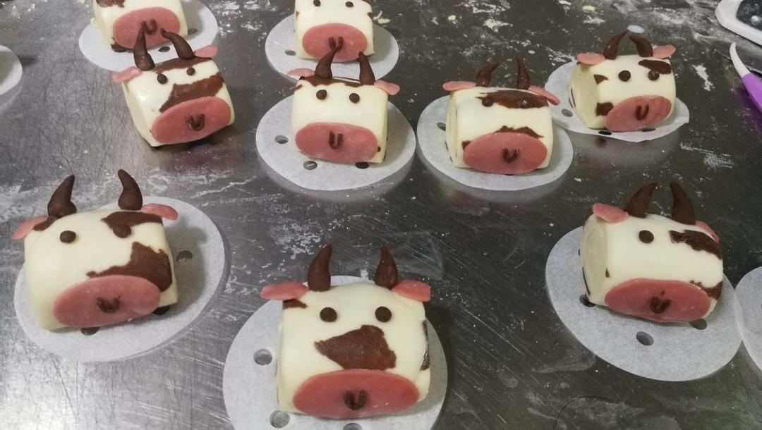 卡通刀切馒头系列之——可爱奶牛奶香馒头