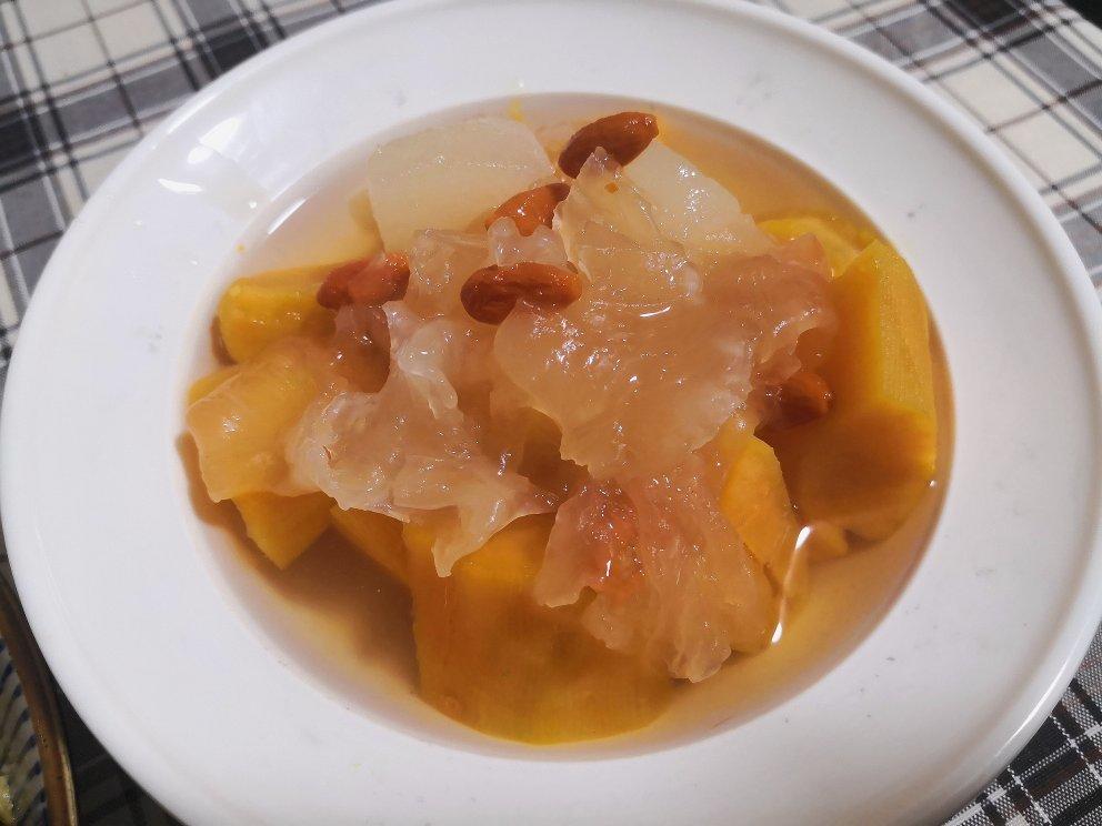 喝一碗糯呼呼的银耳羹吧~