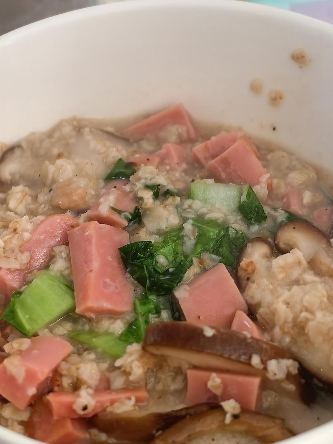 燕麦粥最近真的好火！减脂期营养价值高饱腹还好吃