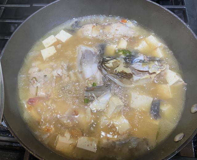 鲜掉牙的草鱼豆腐汤的做法