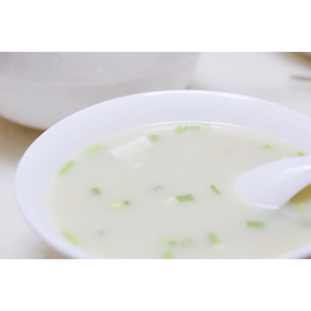 鲫鱼豆腐汤