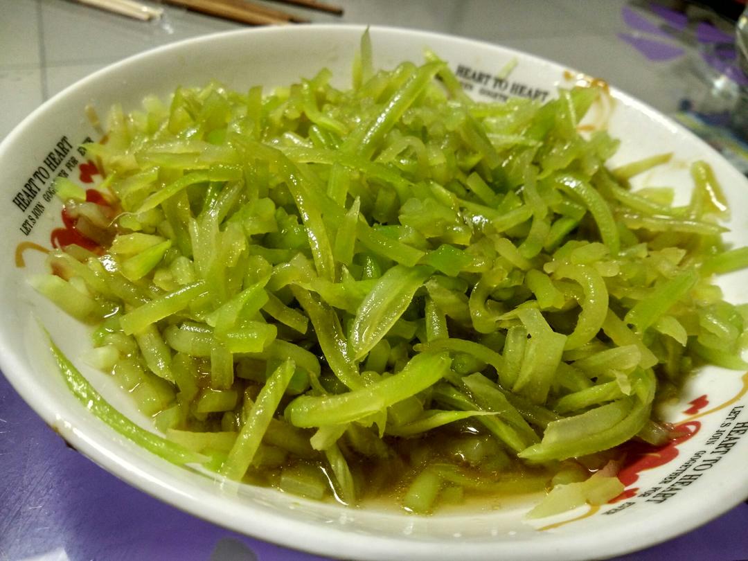 凉拌莴笋丝