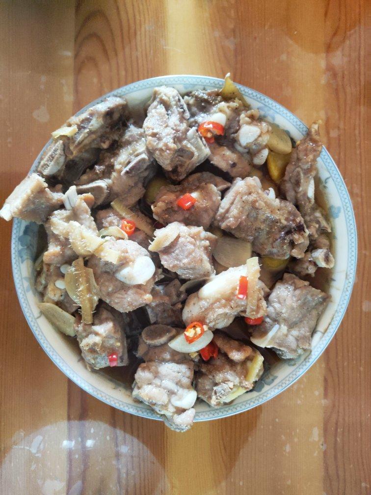 排骨怎么蒸才嫩？第一步先焯水就错了，记住这个窍门排骨嫩滑多汁