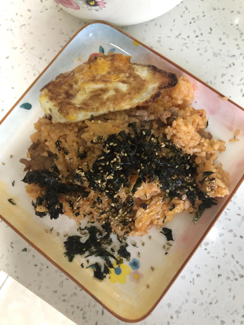 超级美味的辣白菜炒饭