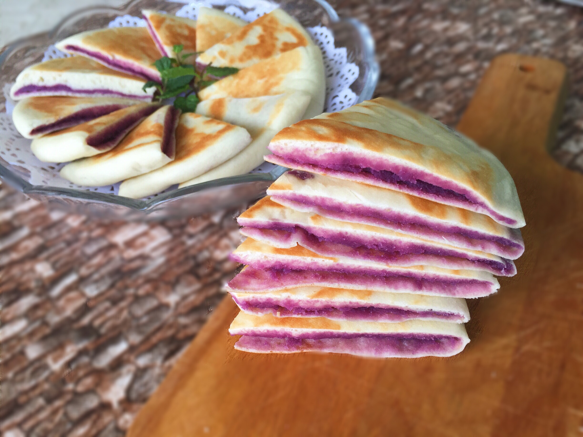 松软的紫薯薄饼