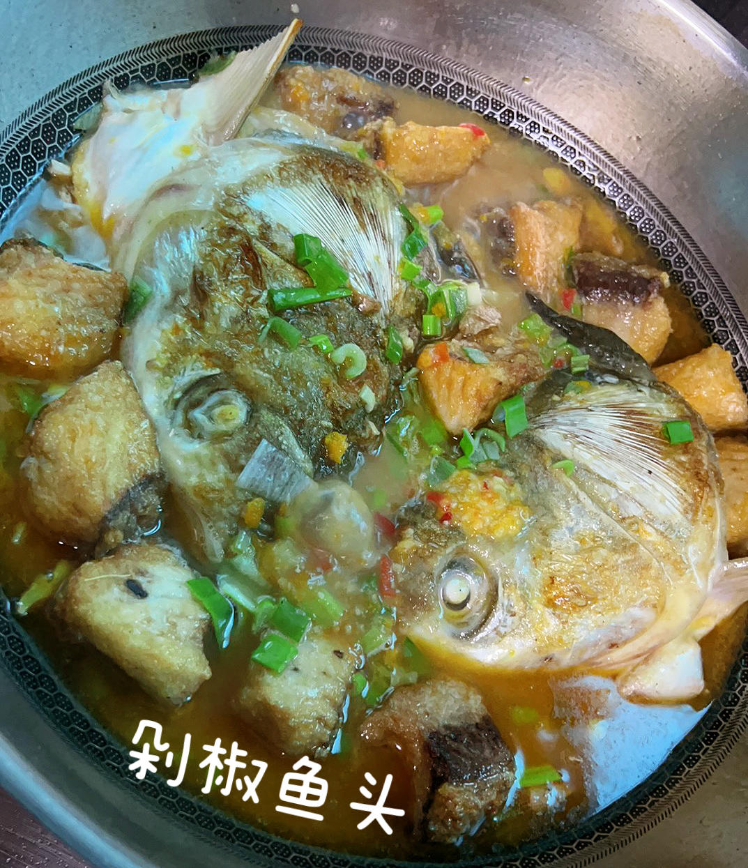 剁椒鱼头，最正宗的做法，8分钟出锅，比饭店好吃一百倍，简单易学，全家都爱吃