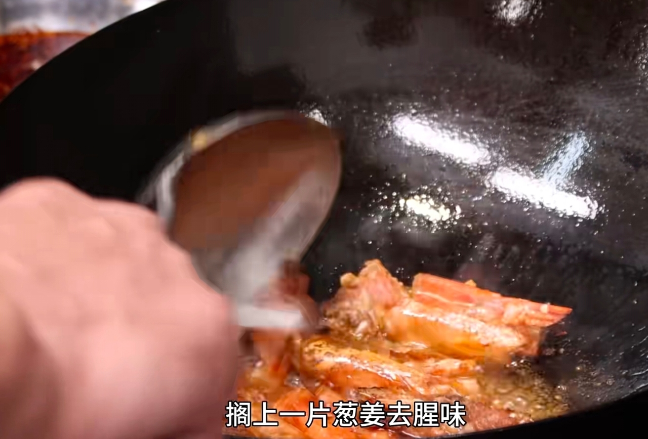 大虾烧白菜（隋卞版）的做法 步骤2