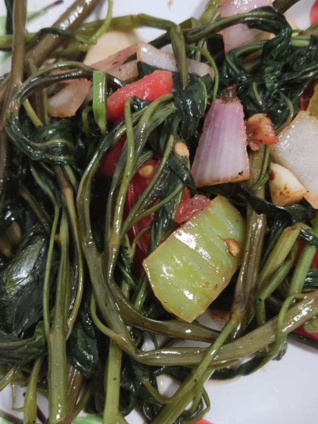 爆炒耗油空心菜