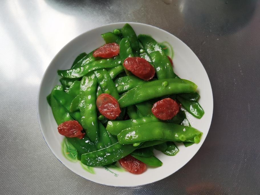 荷兰豆炒香肠（附荷兰豆青脆不变色的方法）