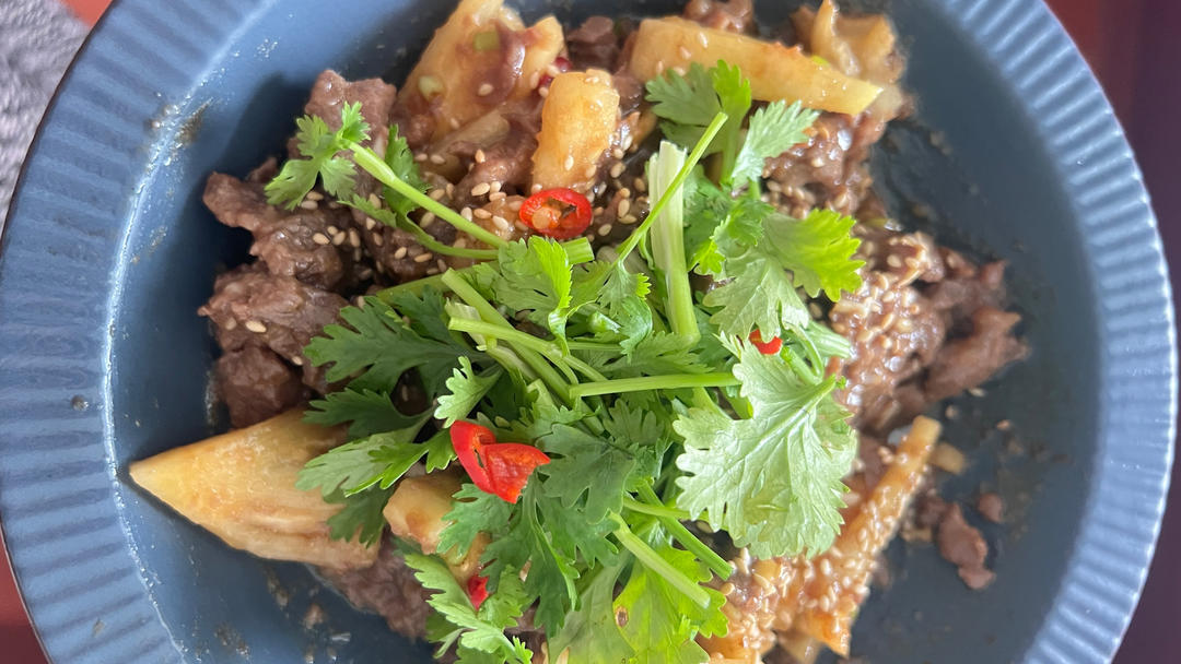 嫩滑清爽凉拌菜～夏季强烈推荐！香菜菠萝牛肉