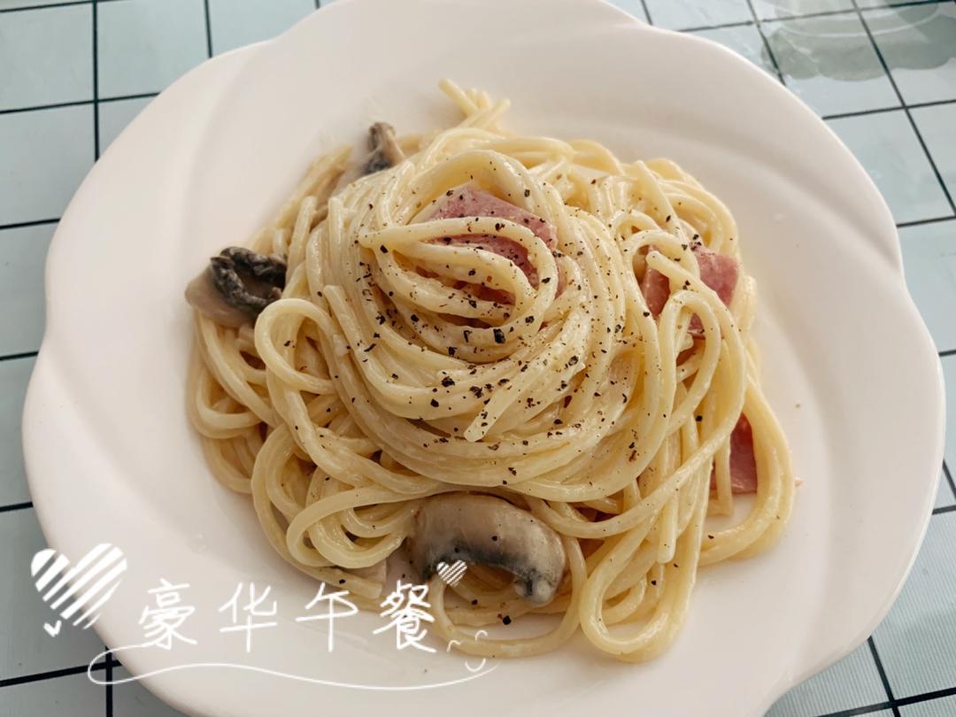 奶油蘑菇意大利面