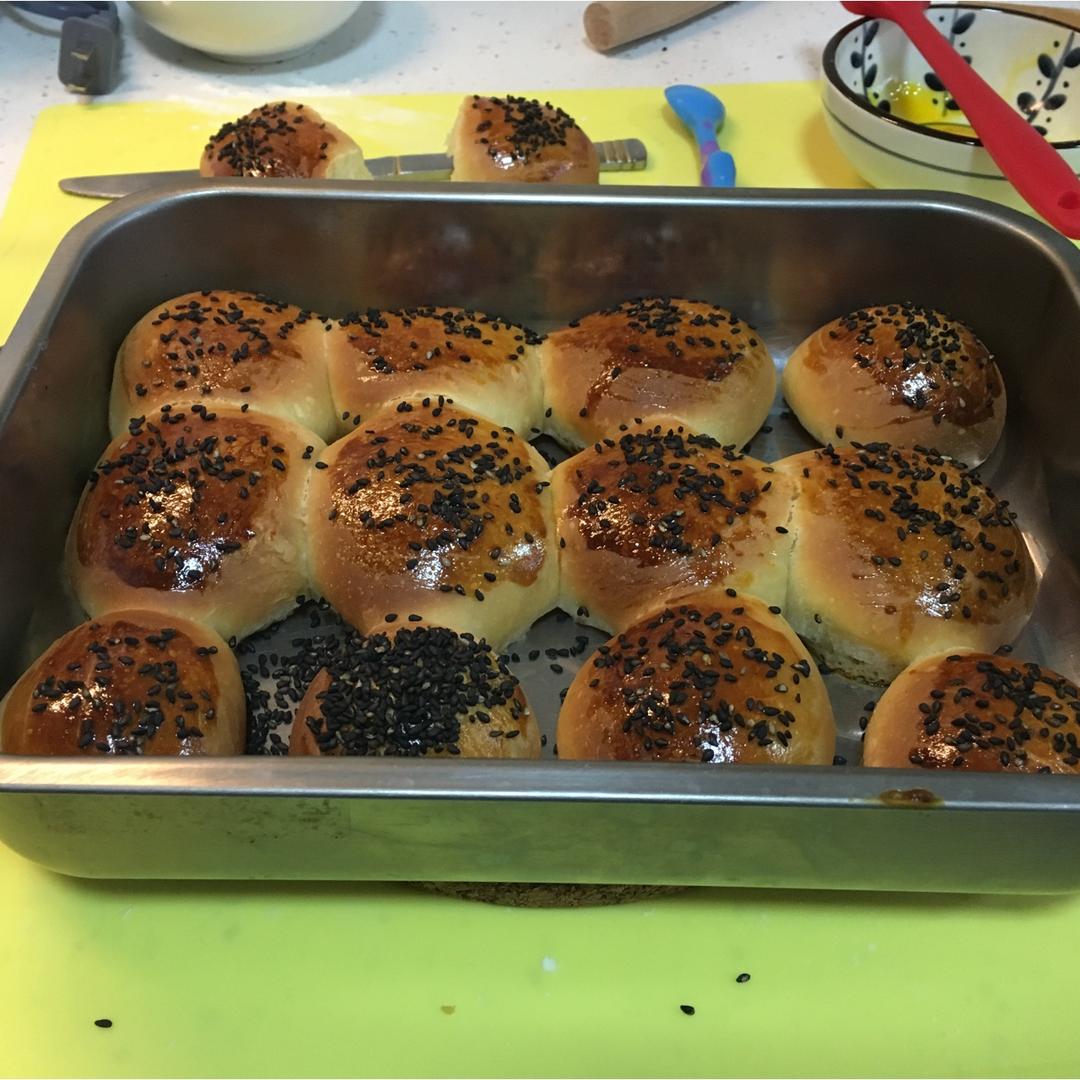 大人小孩都爱不释口的【蜂蜜牛奶小餐包】