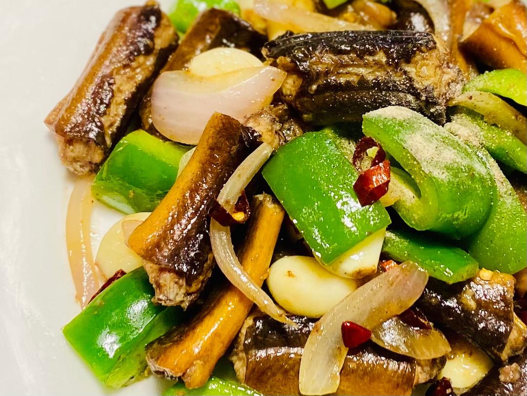 【青椒鳝背的做法步骤图,青椒鳝背怎么做好吃】猪阿