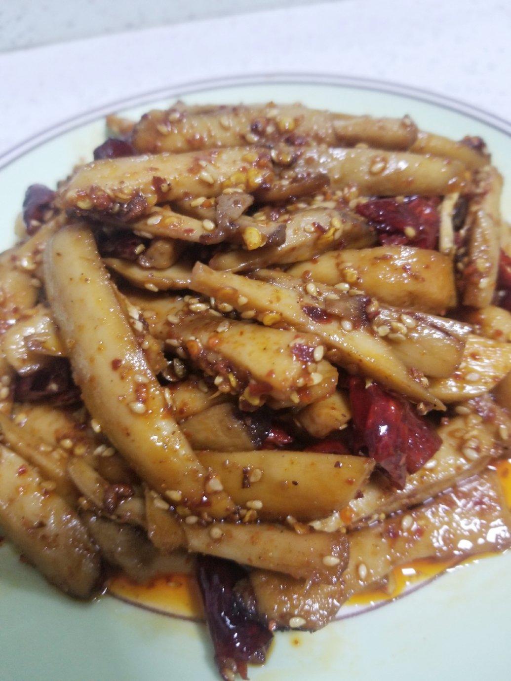 厨师长教你：“冷吃杏鲍菇”的创新做法，这味道好吃得停不下来