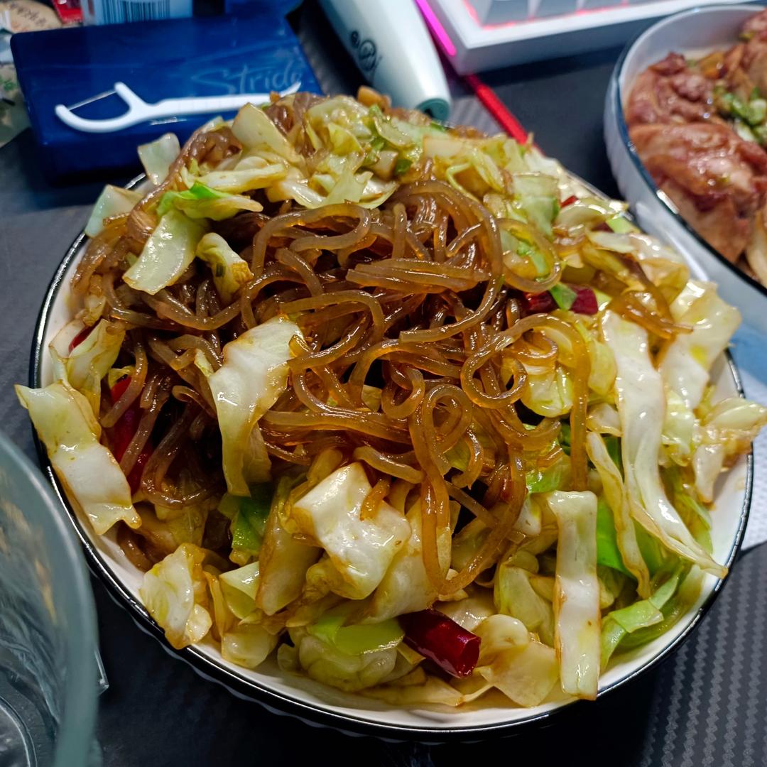 最近爱吃粉丝粉条～包菜炒粉丝