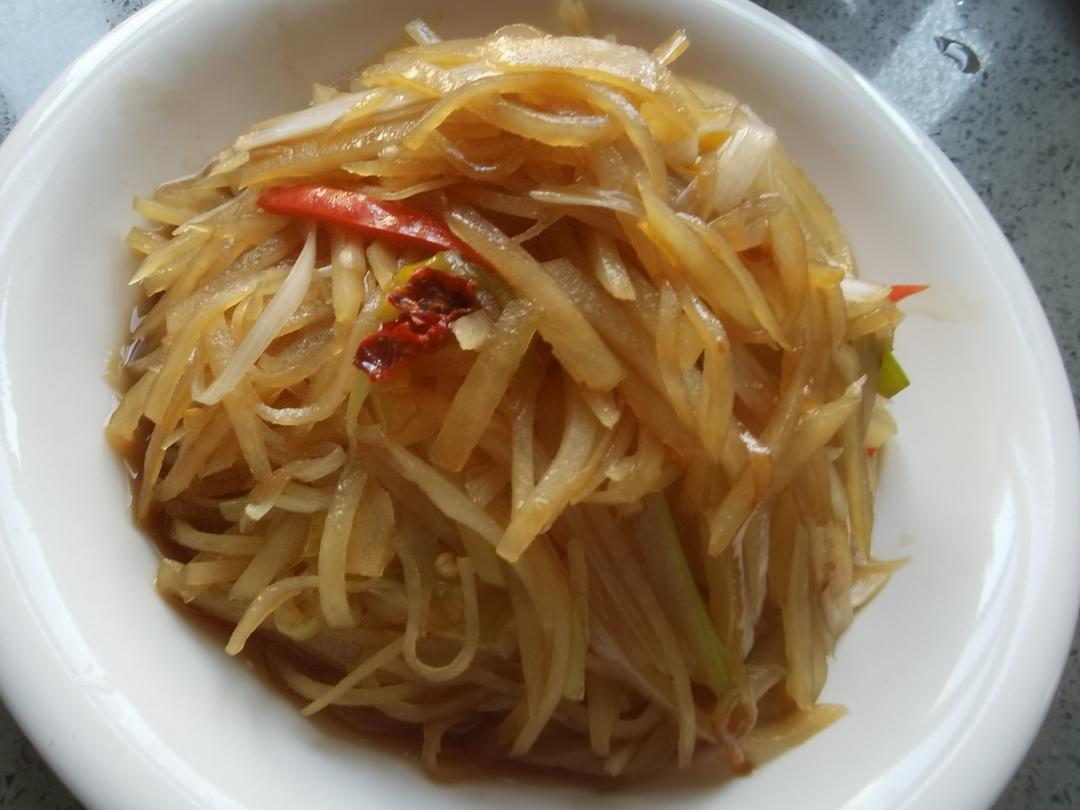 酸辣土豆丝的家常做法 超级下饭