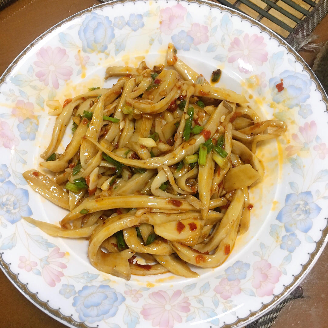 惊艳又开胃：凉拌手撕杏鲍菇（鸡腿菇）