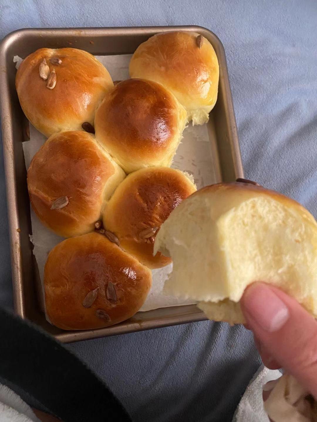 🥛超简单快手，柔软拉丝，一次发酵，牛奶小餐包