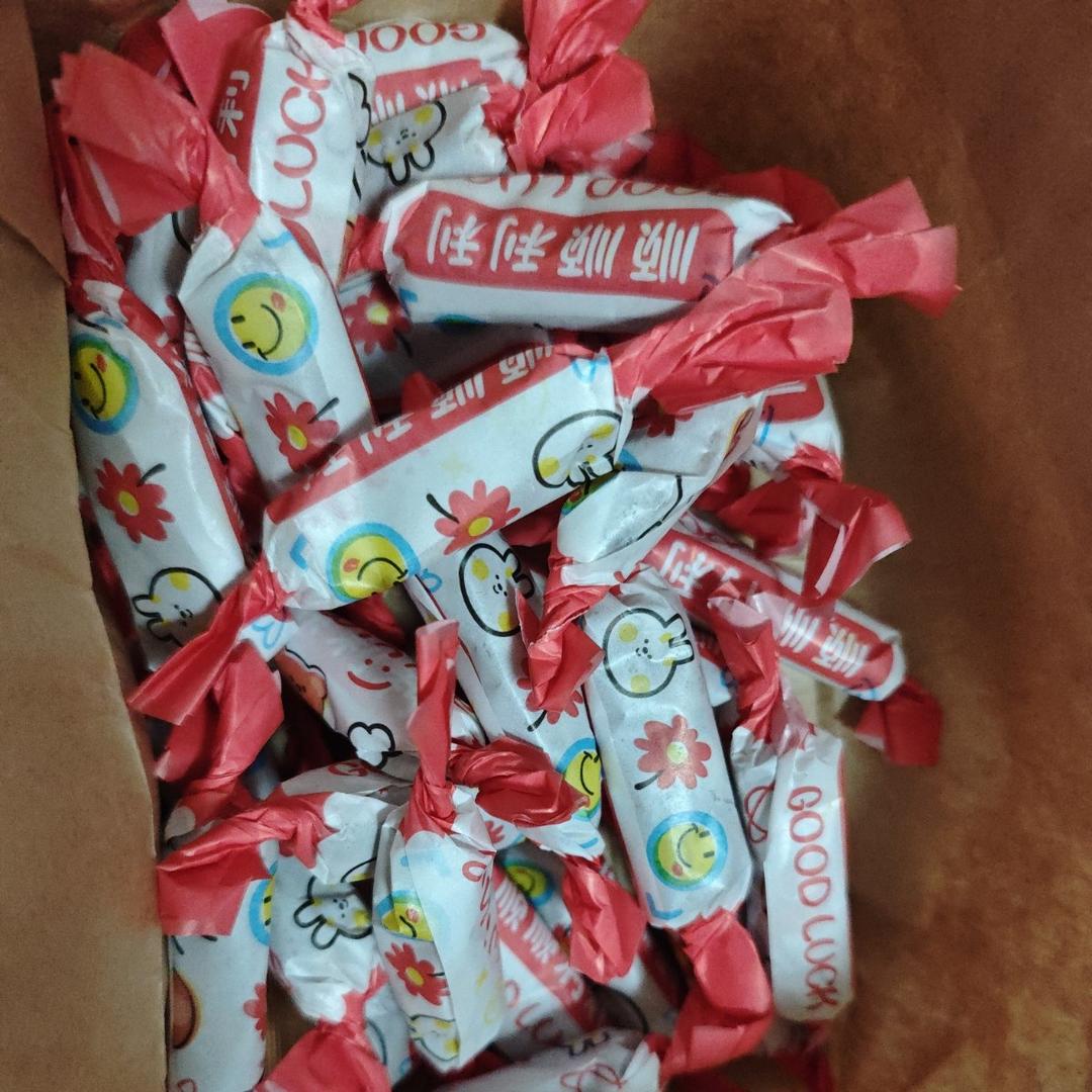草莓软糖来了，这是今年最火的糖果，颜值超高！