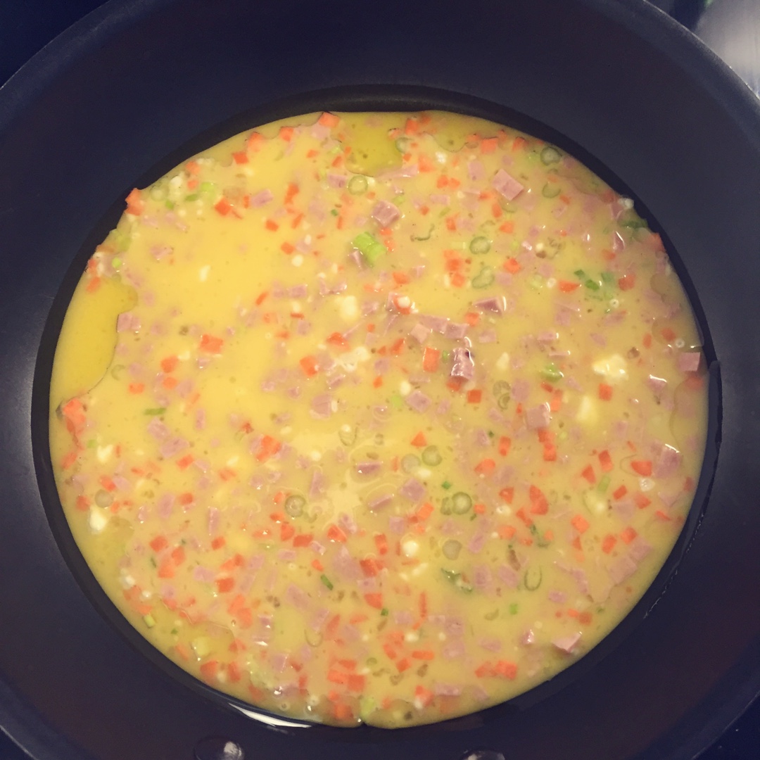 小薇eileen做的火腿肠葱花鸡蛋饼