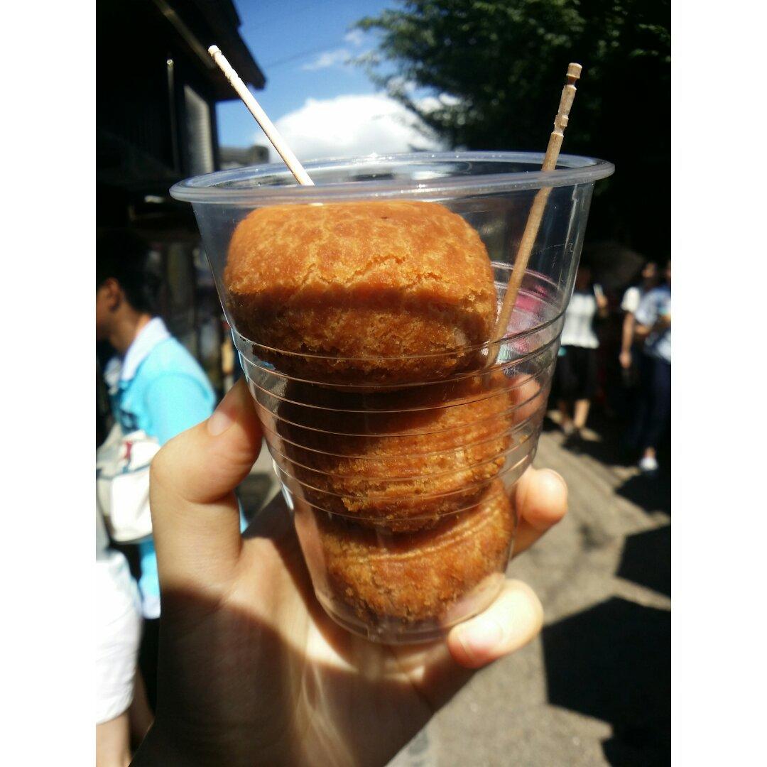 初食霓虹