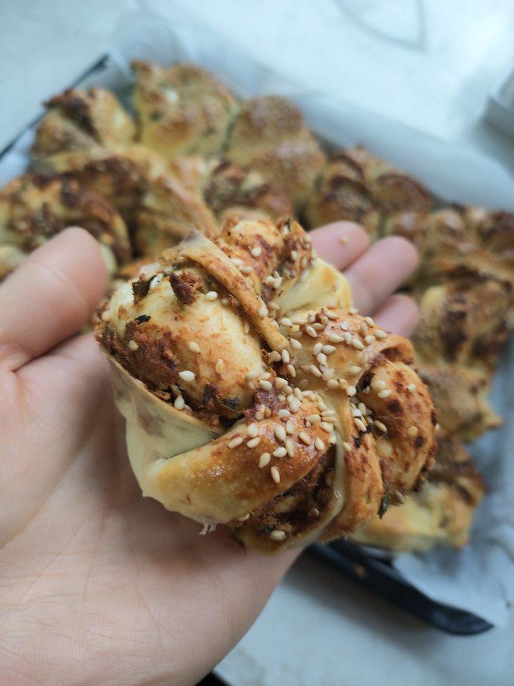 香葱肉松小方块面包