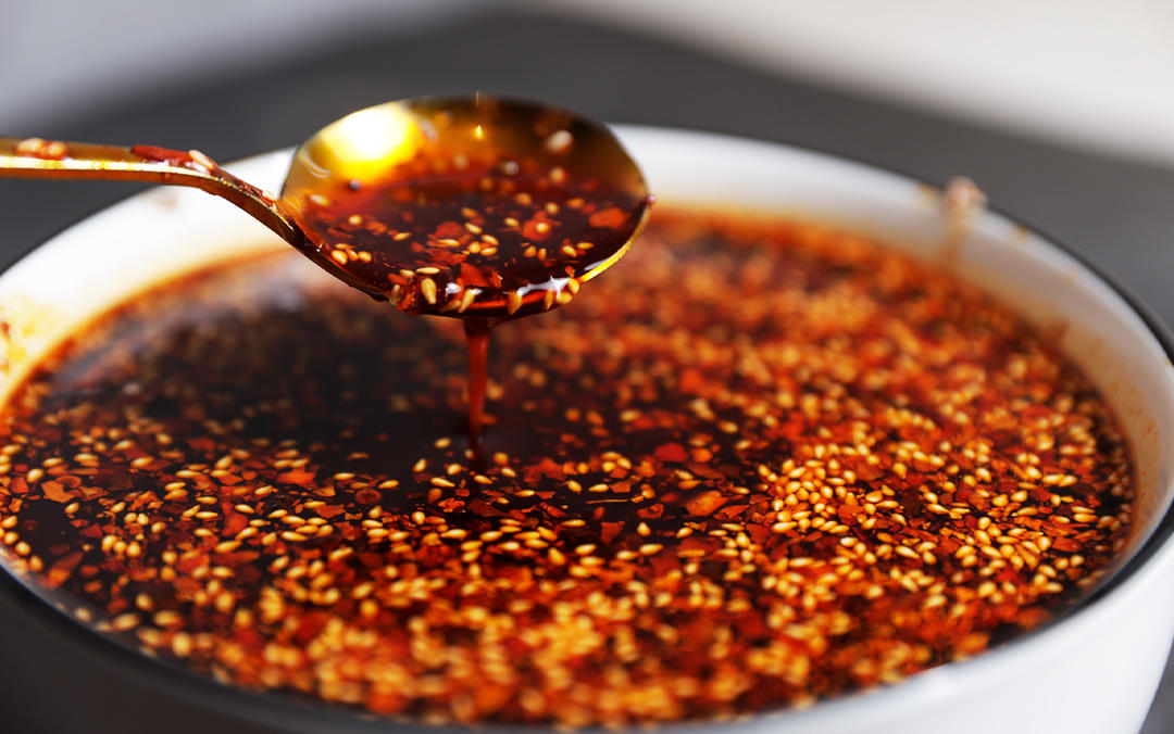 四川家庭人手一份的香辣红油，配料方法大公开的做法