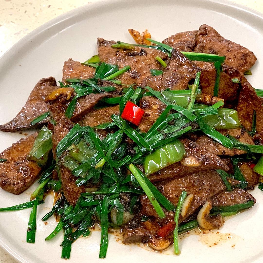 厨师长教你：“小炒猪肝”的家常做法，味道干香很赞，先收藏起来