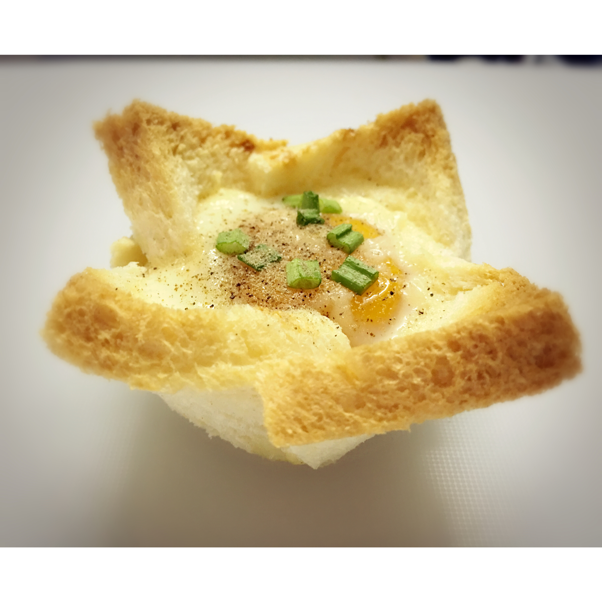 鸡蛋吐司杯盏