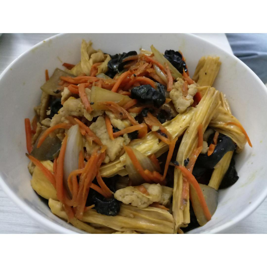 洋葱木耳炒腐竹