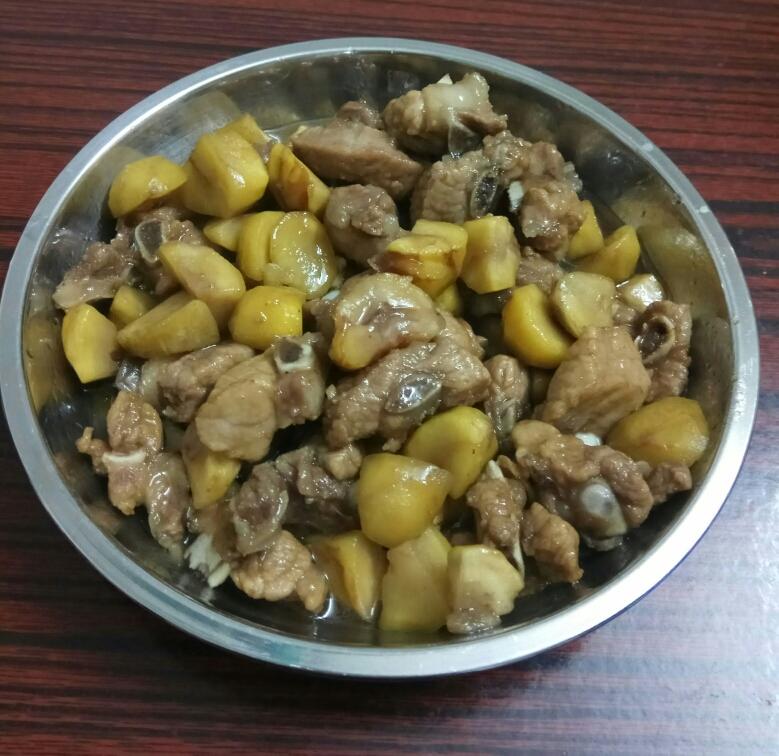栗子炖排骨的做法