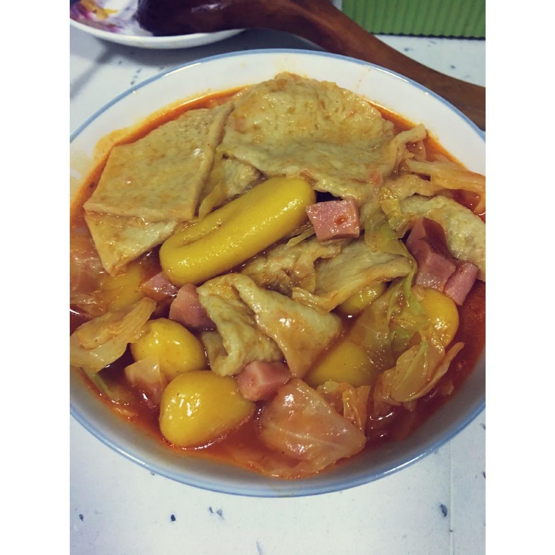 泡菜鱼饼年糕汤