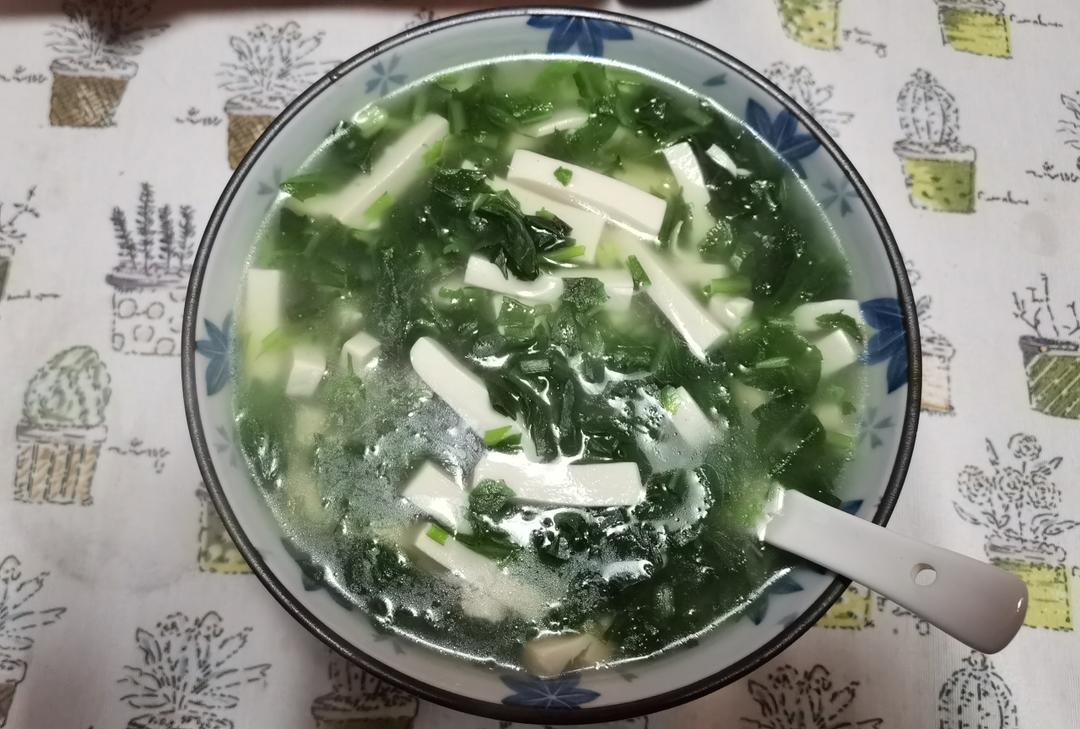 大自然的美味——荠菜豆腐羹