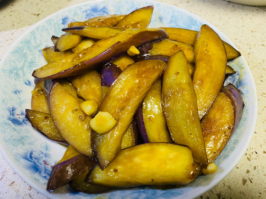 不用炸不吸油，咸香入味三分的红烧茄子