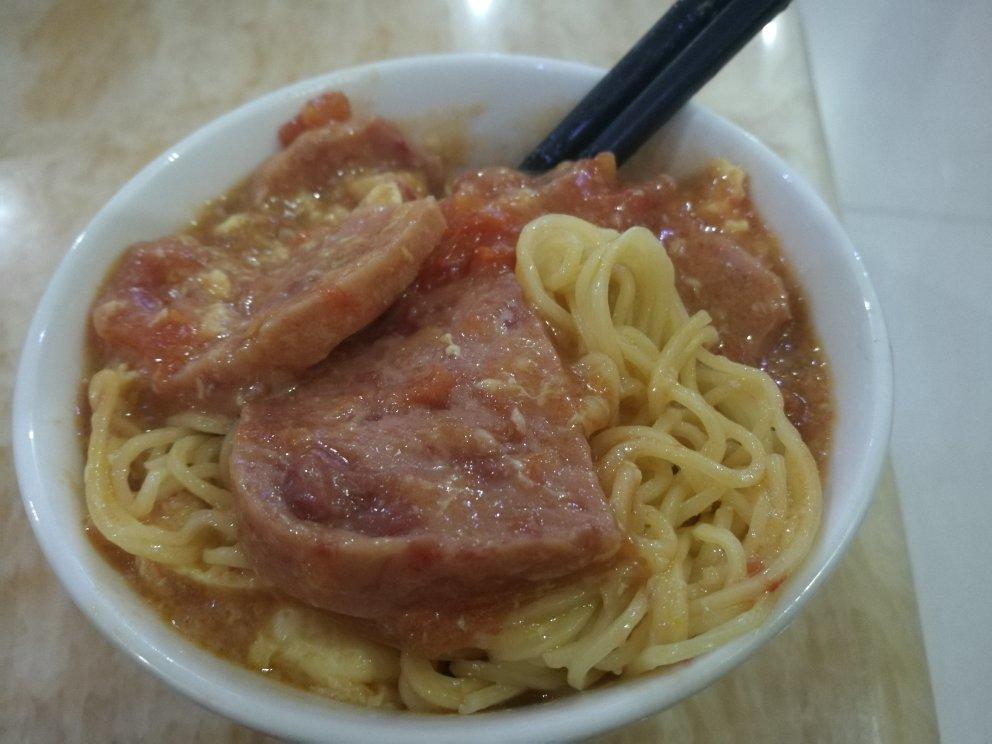 5分钟超好吃的番茄鸡蛋火腿烩饭