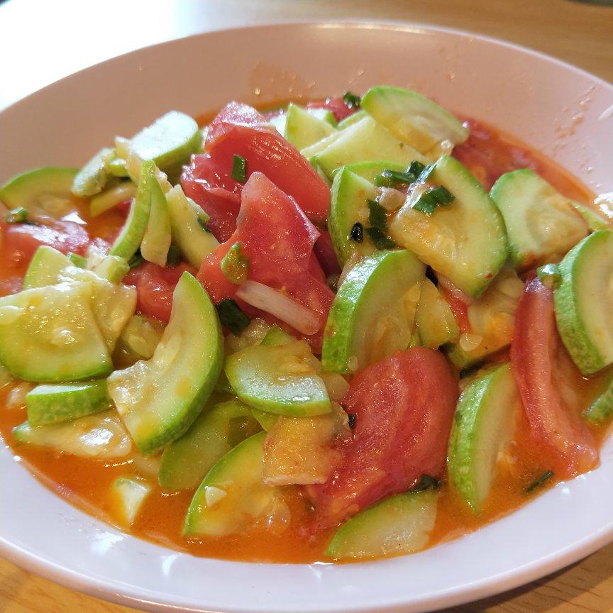 西红柿炒西葫芦