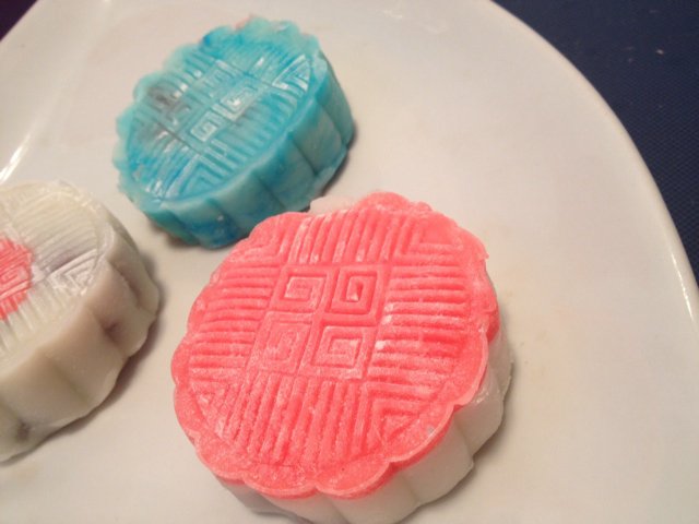 彩色冰皮月饼