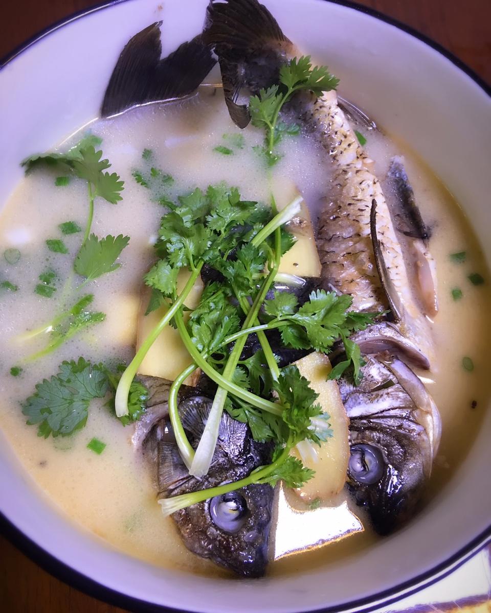 奶白鲫鱼汤（视频，只用10分钟）