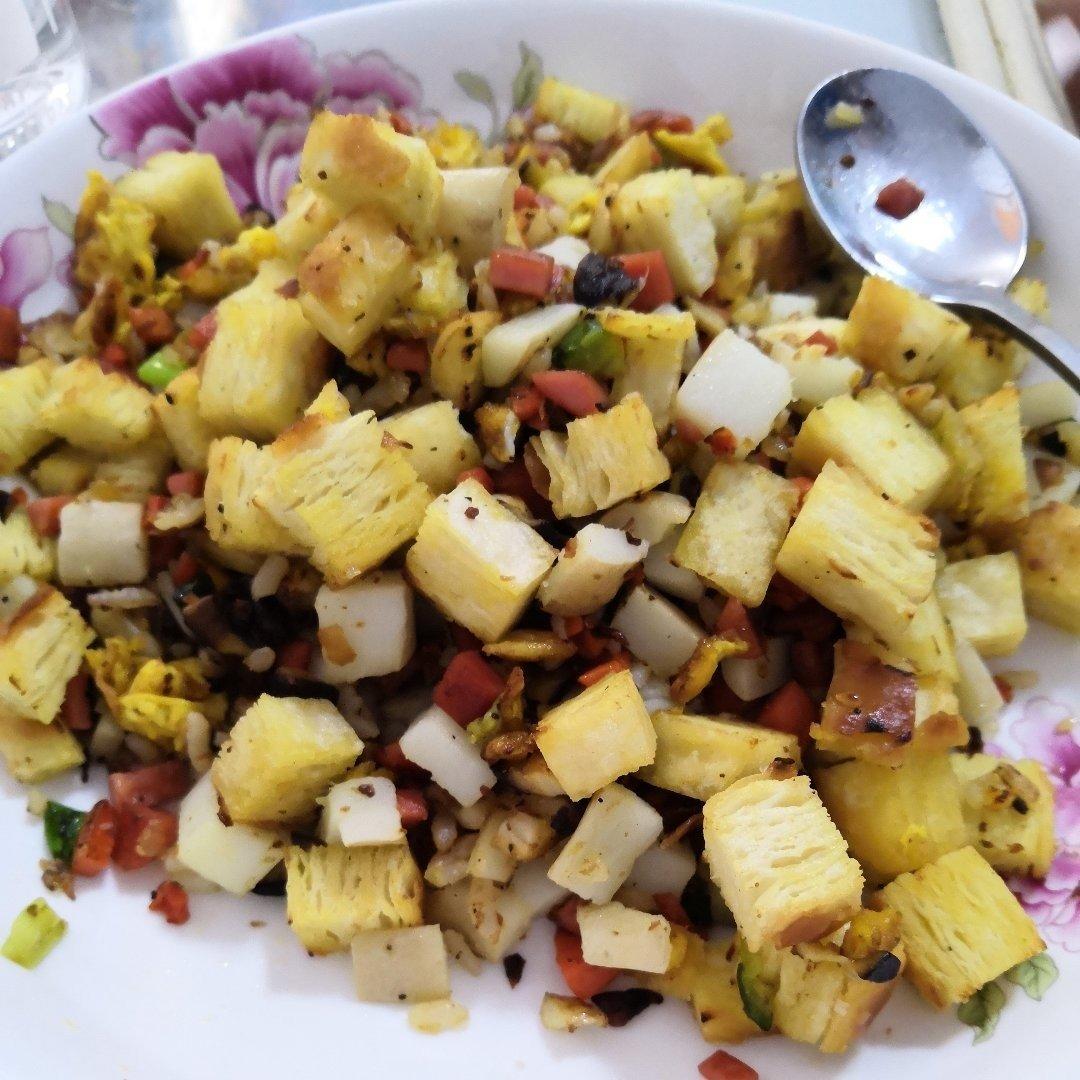 七彩馒头丁（剩馒头也有春天）