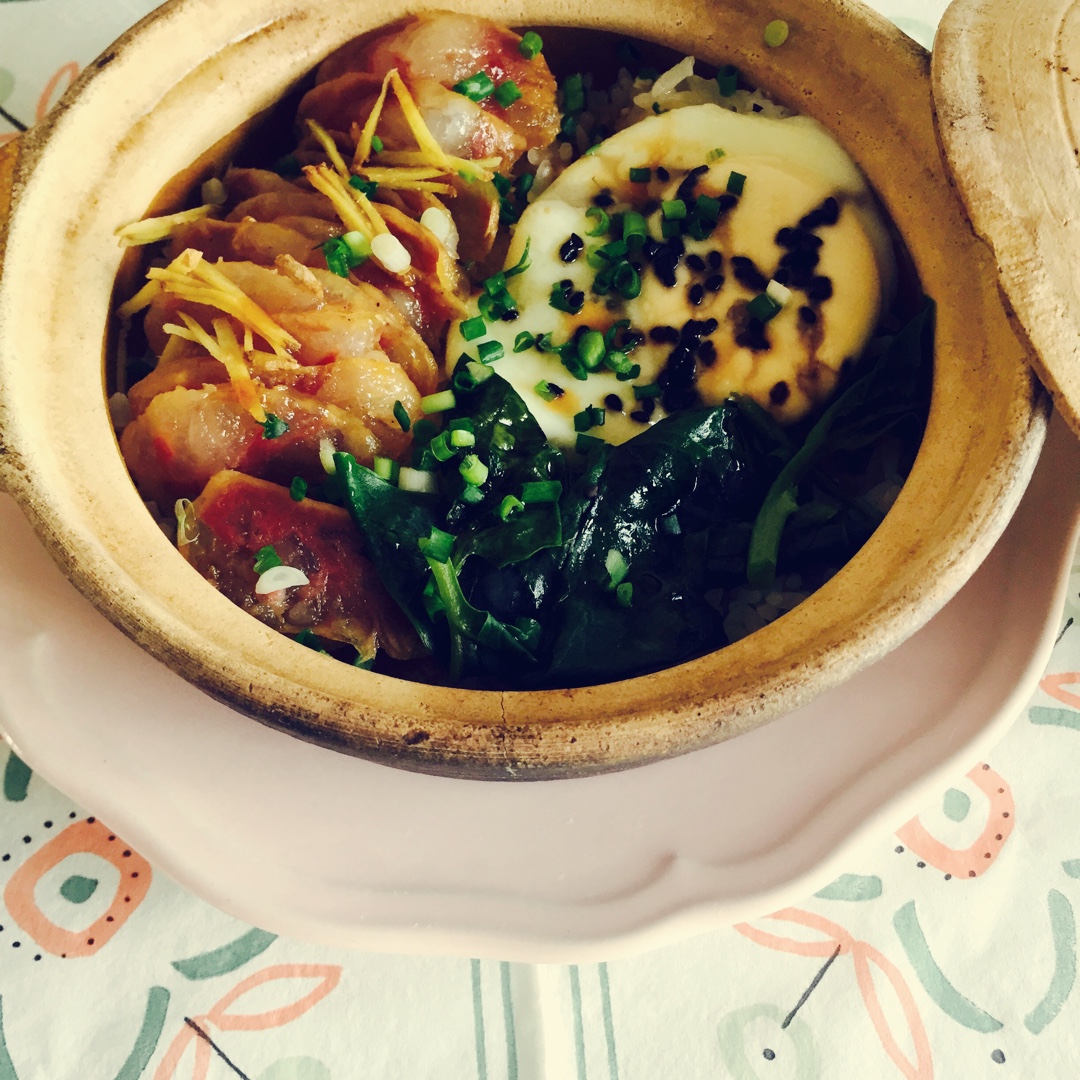 广式腊味煲仔饭