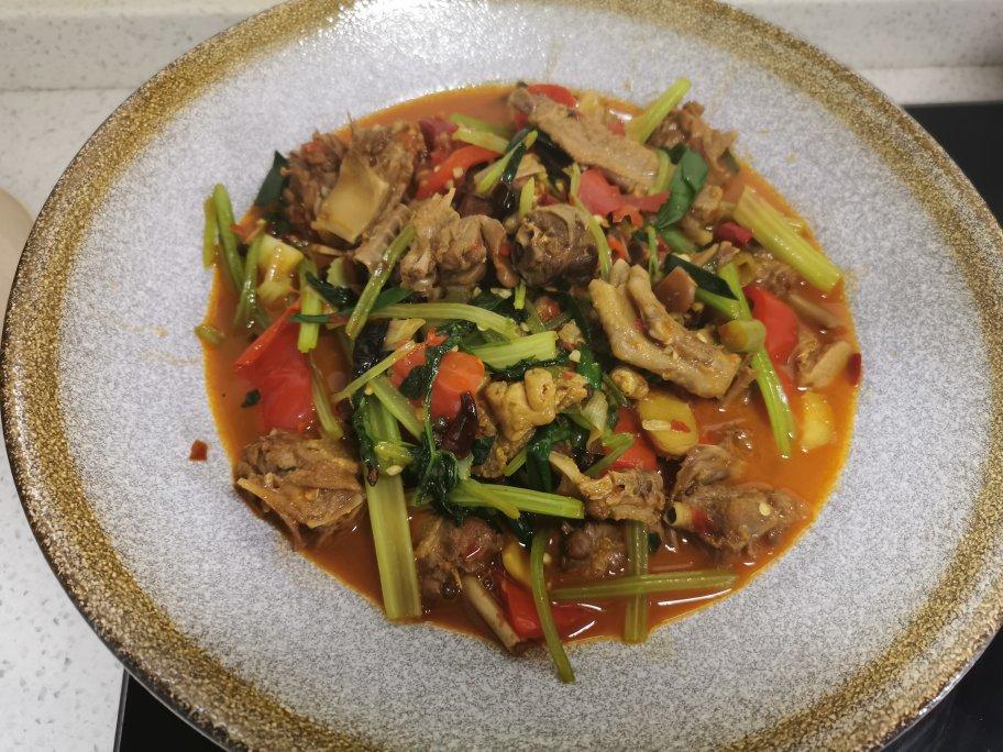 厨师长教你：用土灶烧“乡村啤酒鸭”，味道安逸得不摆了