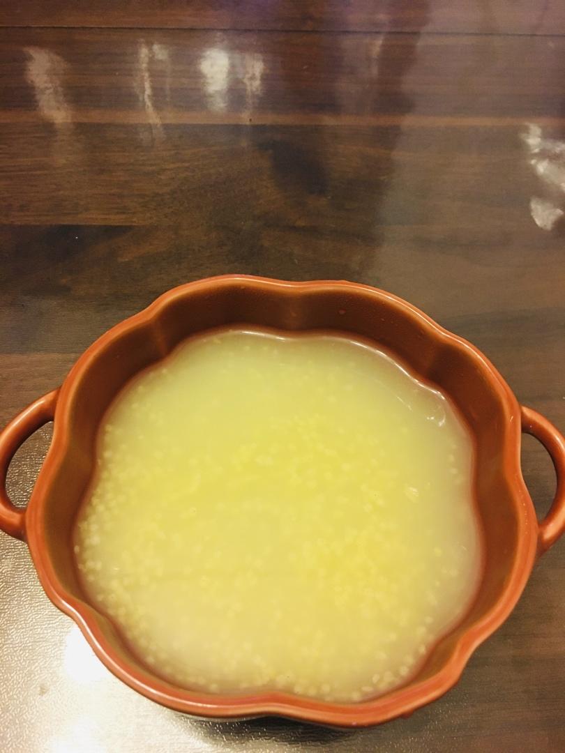 终于熬出一锅有厚厚米油的小米粥