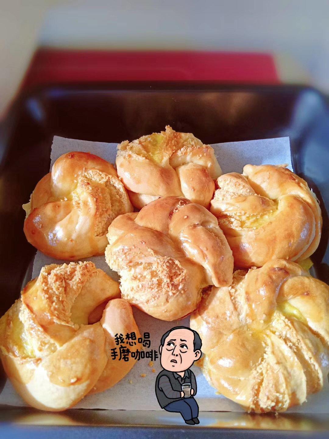 新手就能成功的【椰蓉面包卷】-手揉出膜