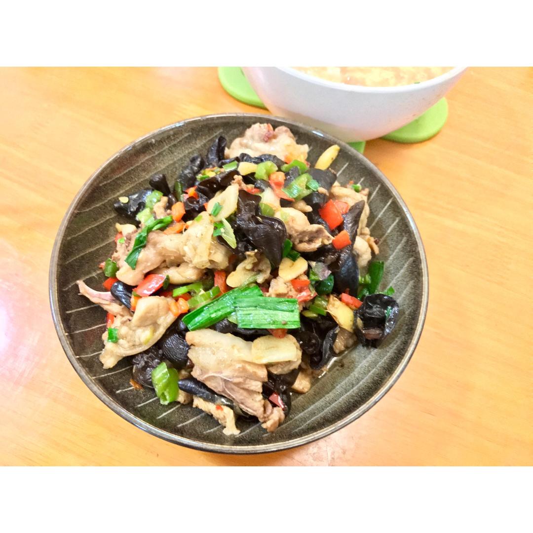 木耳炒鸡肉