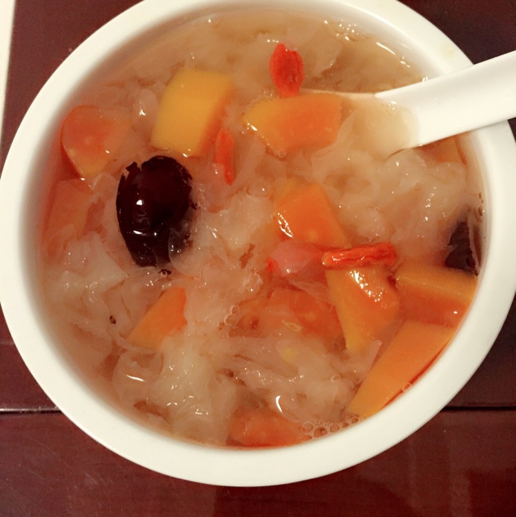 炖木瓜雪耳糖水