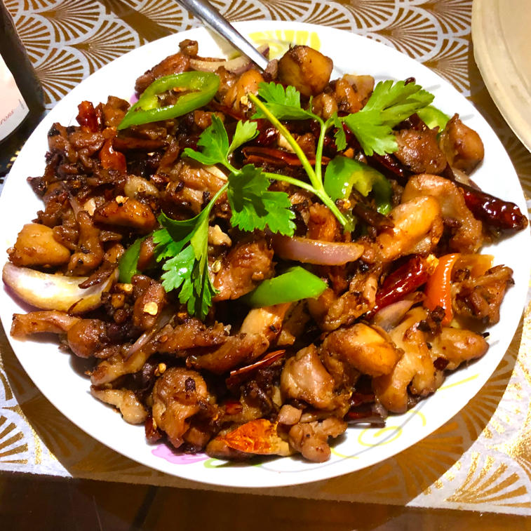 厨师长教你：“干锅鸡”的家常做法，肉香四溢回味无穷